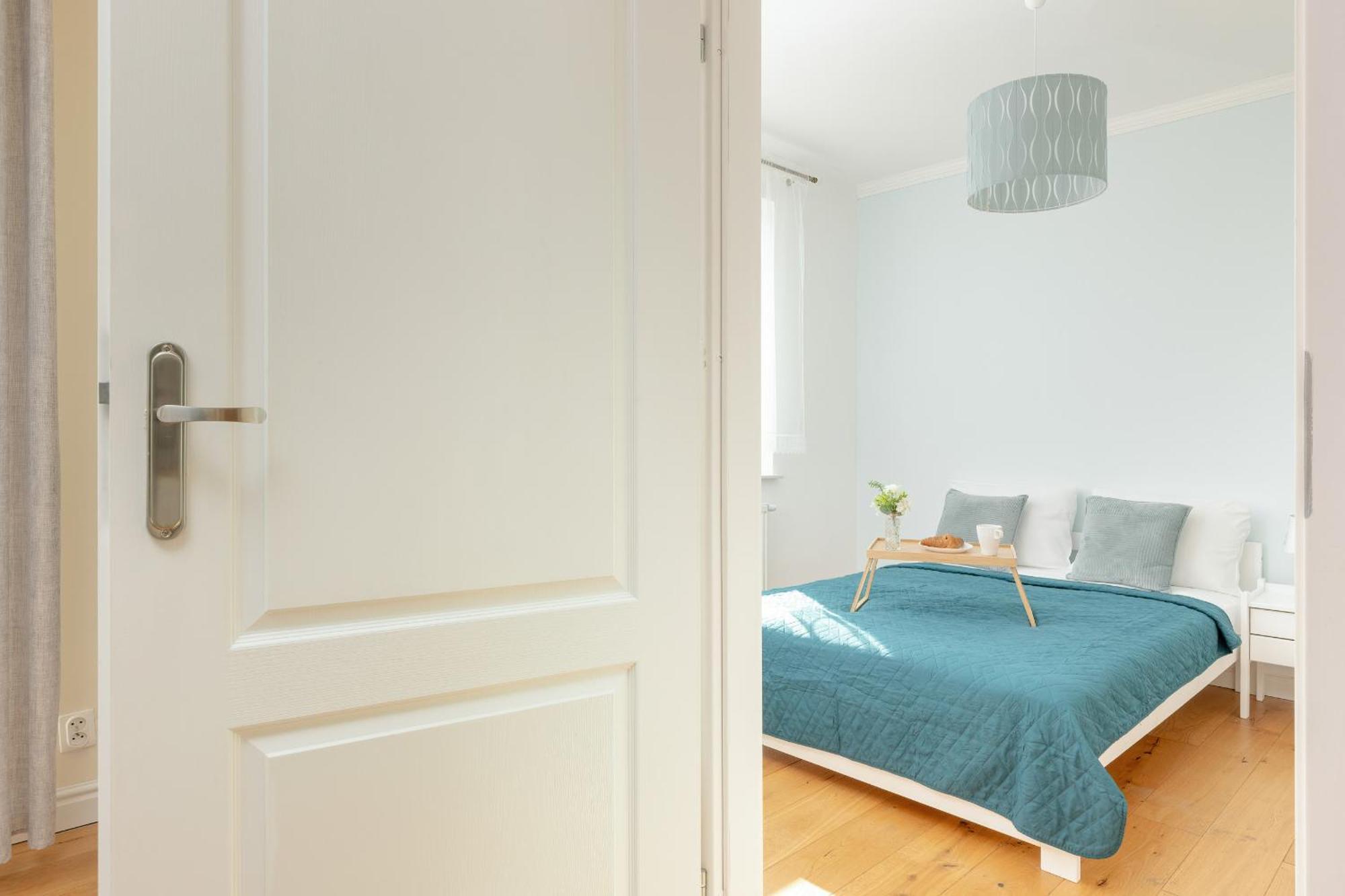 Sunny With Parking & Garden By Renters Apartment