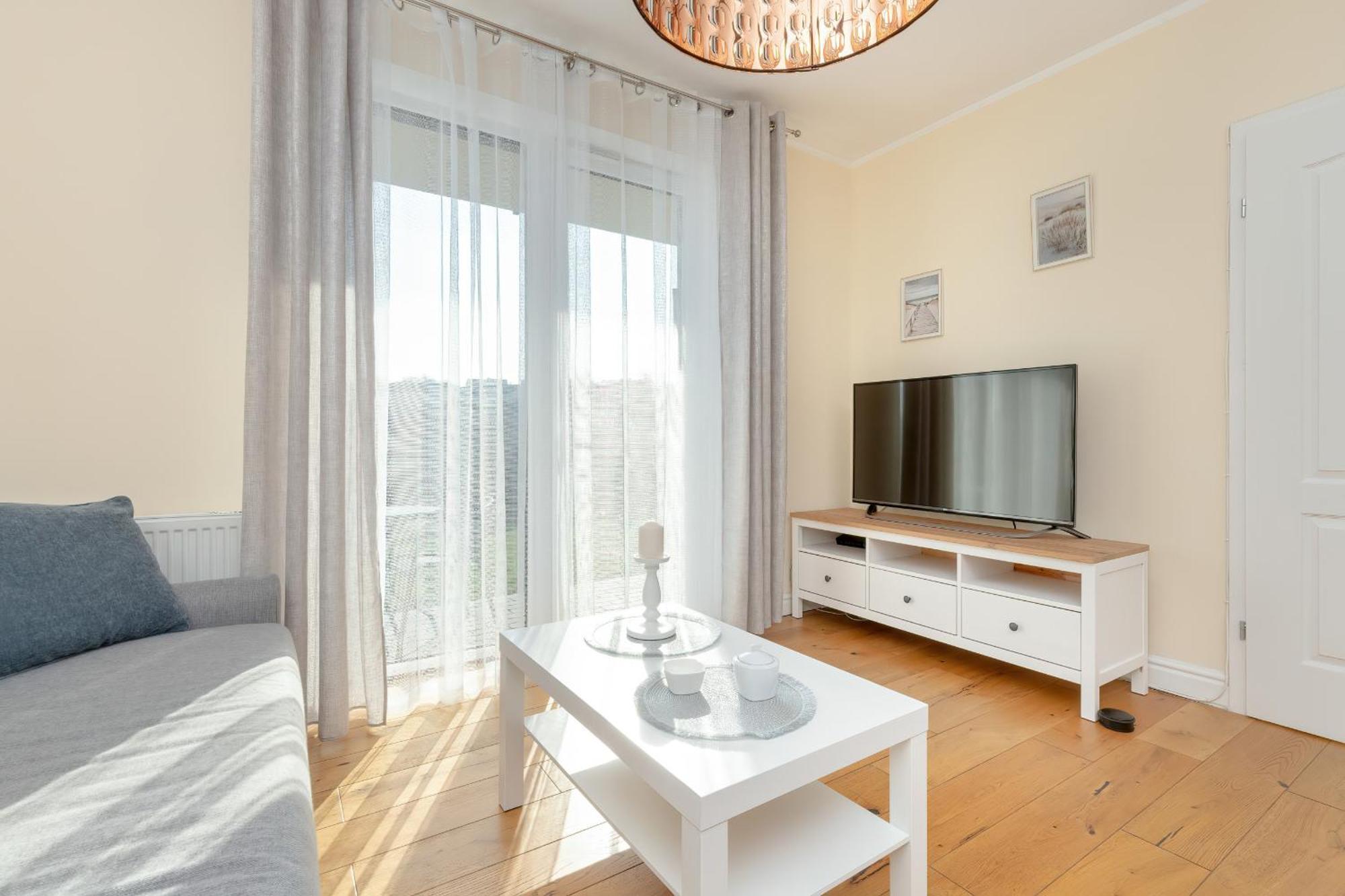 Sunny With Parking & Garden By Renters Apartment *